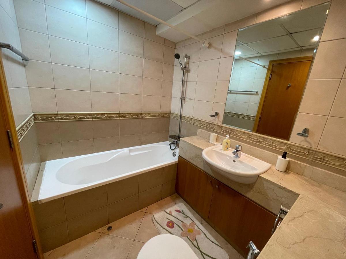 דובאי Metro Premium Location Spacious 2 Bedroom Apartment Right Next To The Metro מראה חיצוני תמונה
